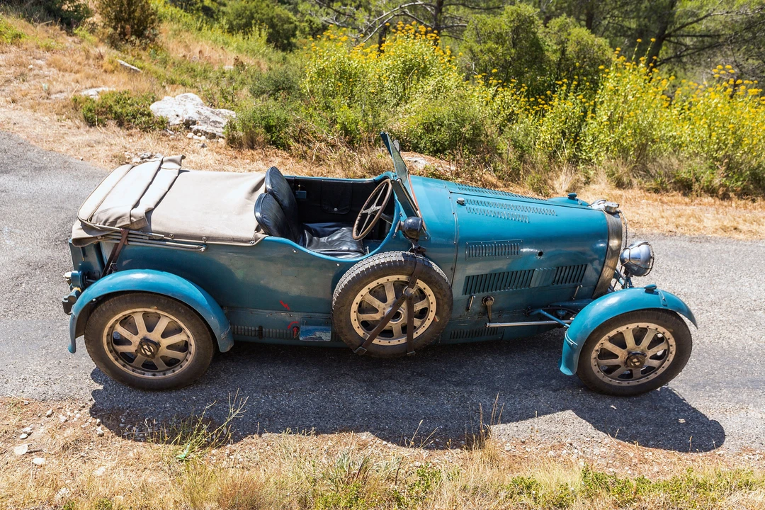 Bugatti - Image 7 of 31