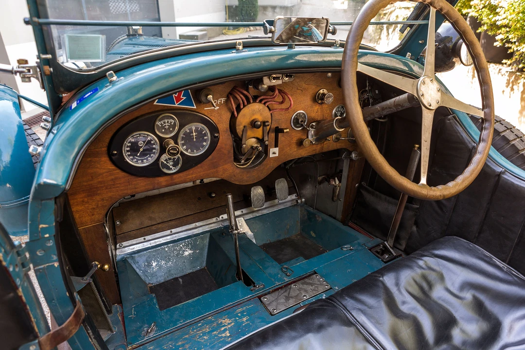 Bugatti - Image 18 of 31