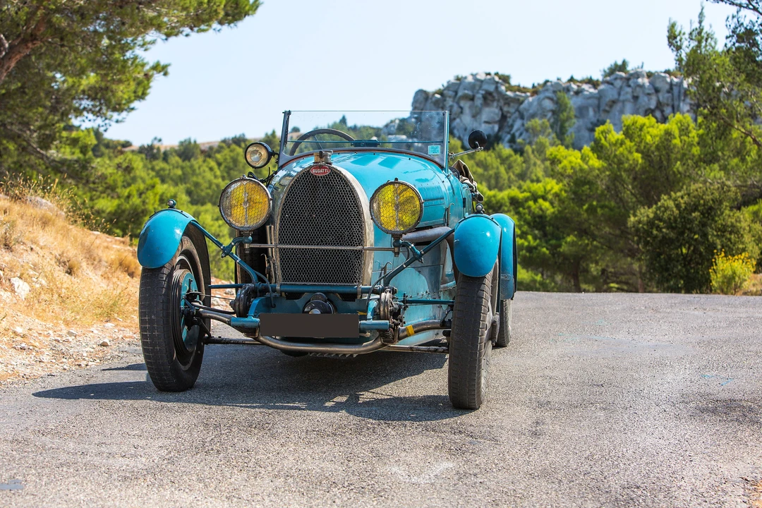 Bugatti - Image 10 of 31