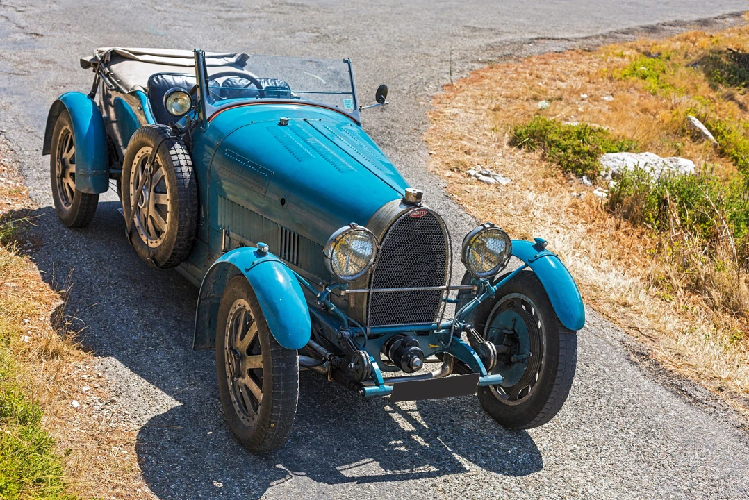 Bugatti - Image 5 of 31