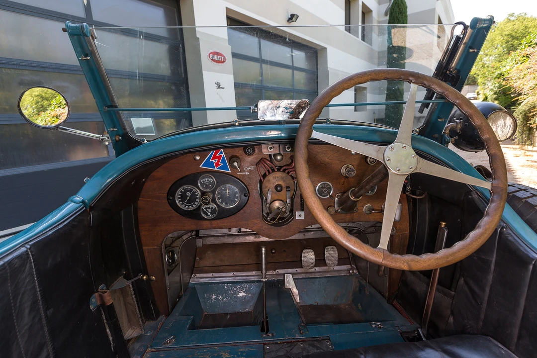 Bugatti - Image 15 of 31