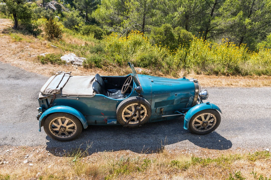 Bugatti - Image 8 of 31