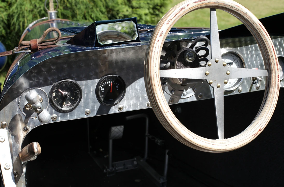 Bugatti - Image 12 of 16