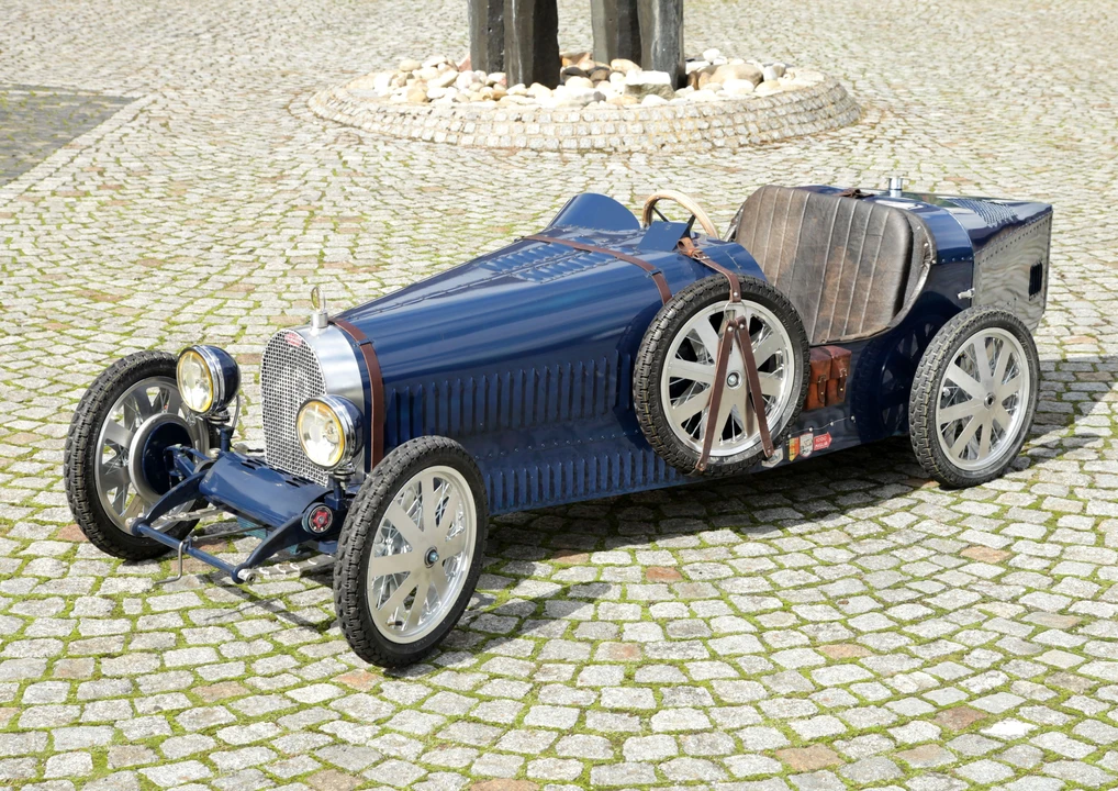 Bugatti - Image 11 of 16