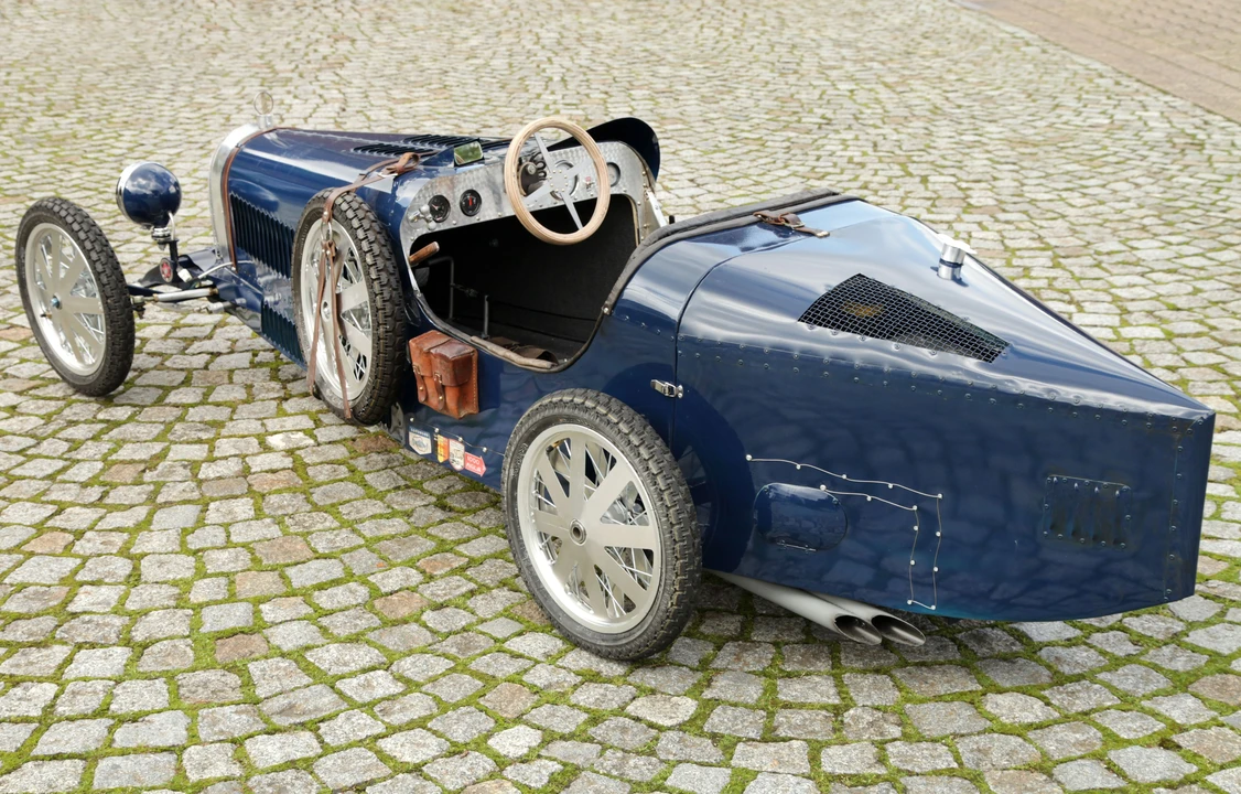 Bugatti - Image 3 of 16