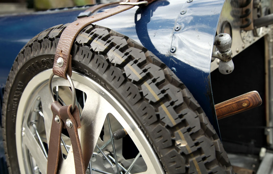 Bugatti - Image 8 of 16