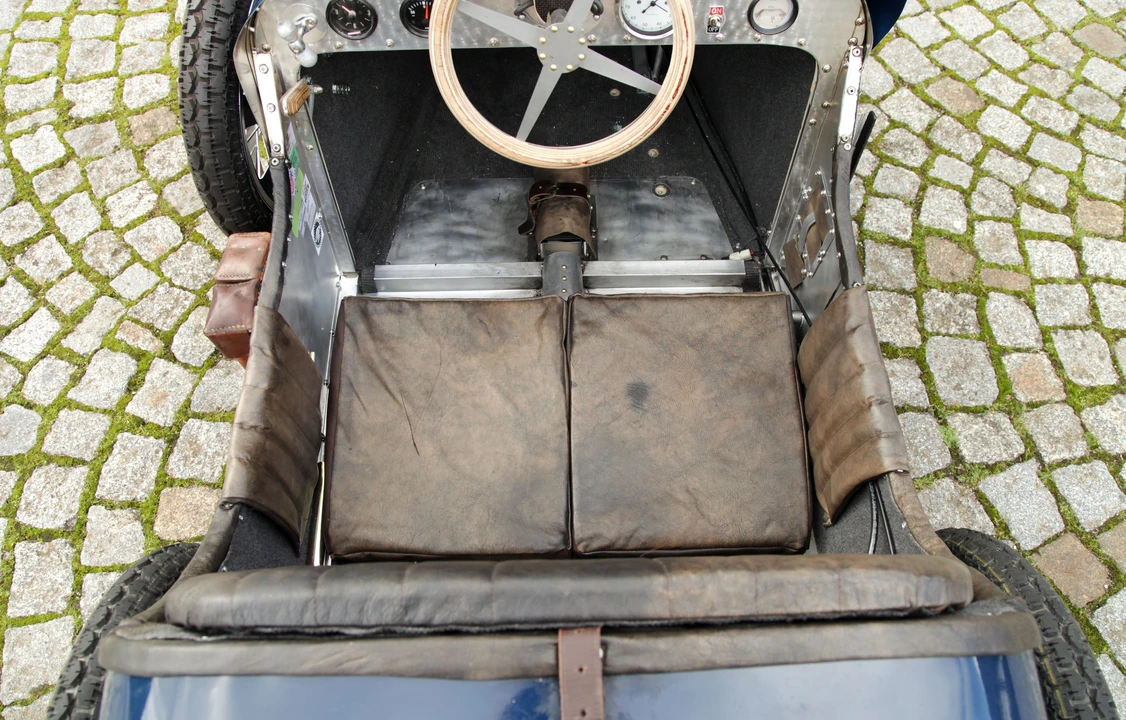 Bugatti - Image 10 of 16
