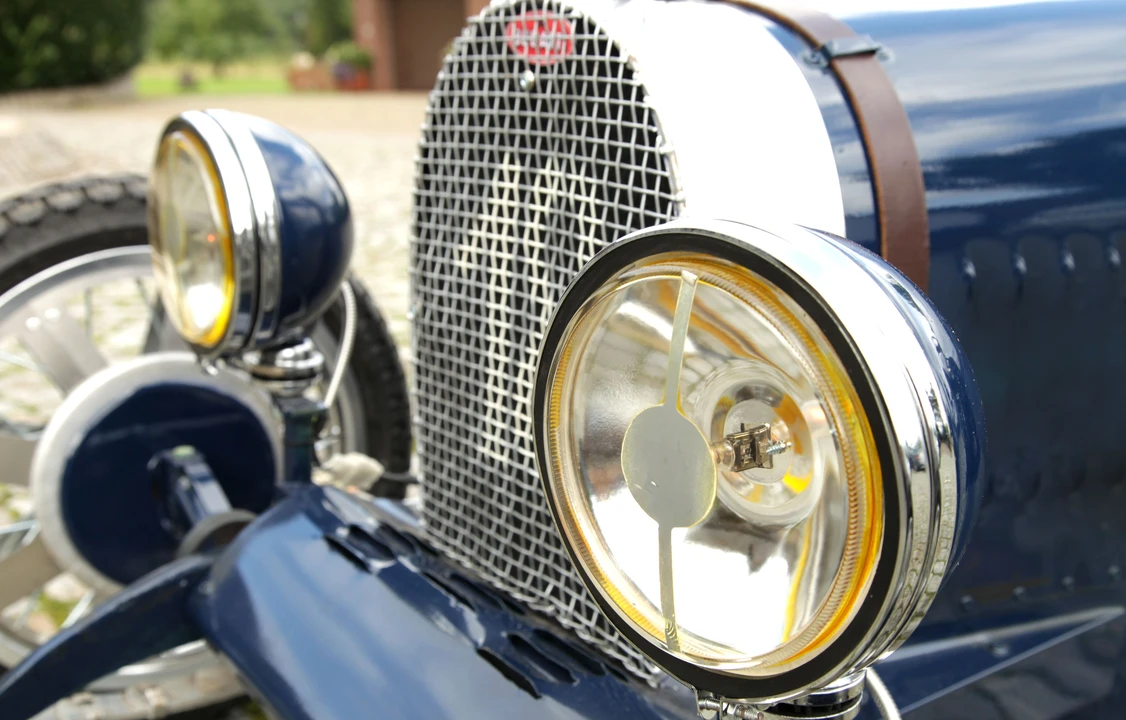 Bugatti - Image 4 of 16