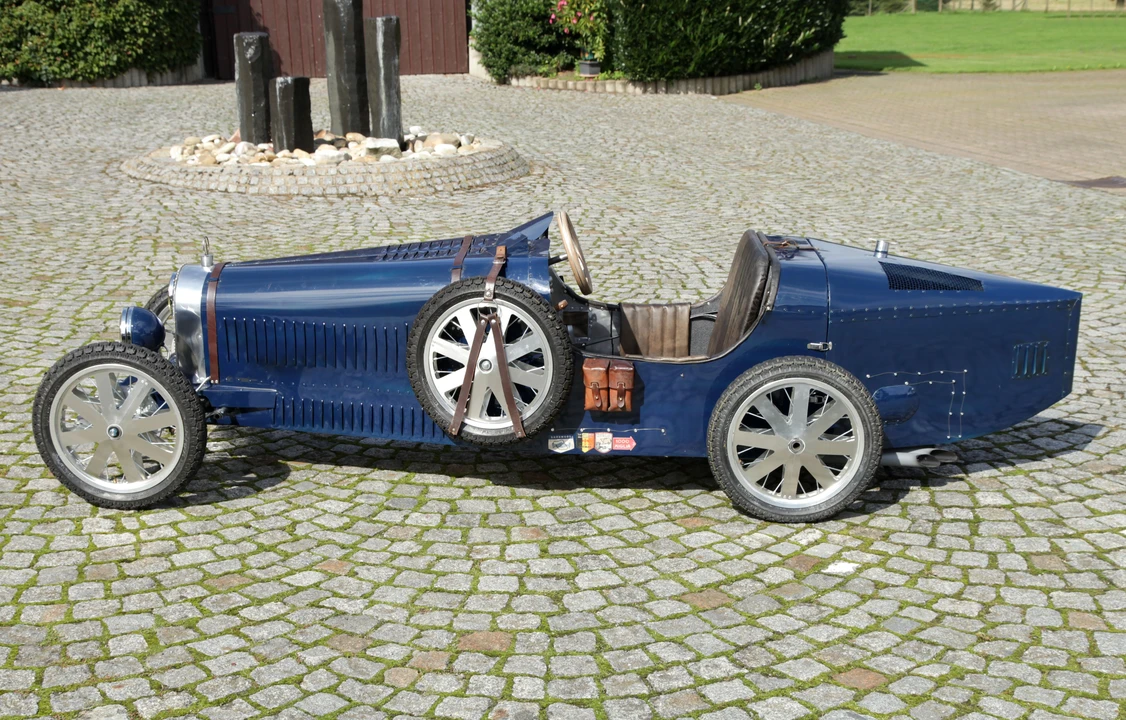 Bugatti - Image 2 of 16
