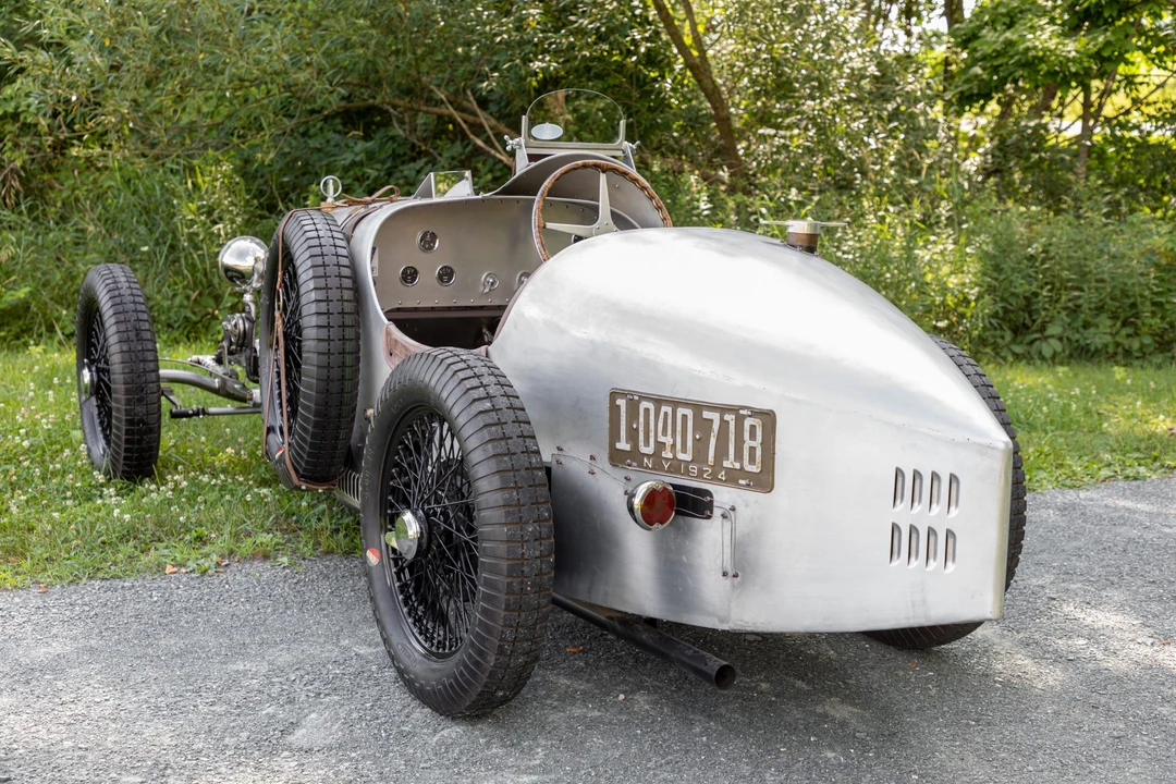 Bugatti - Image 6 of 31