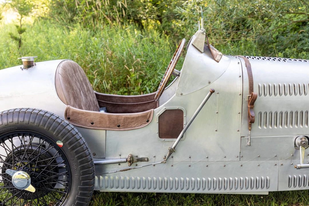 Bugatti - Image 14 of 31