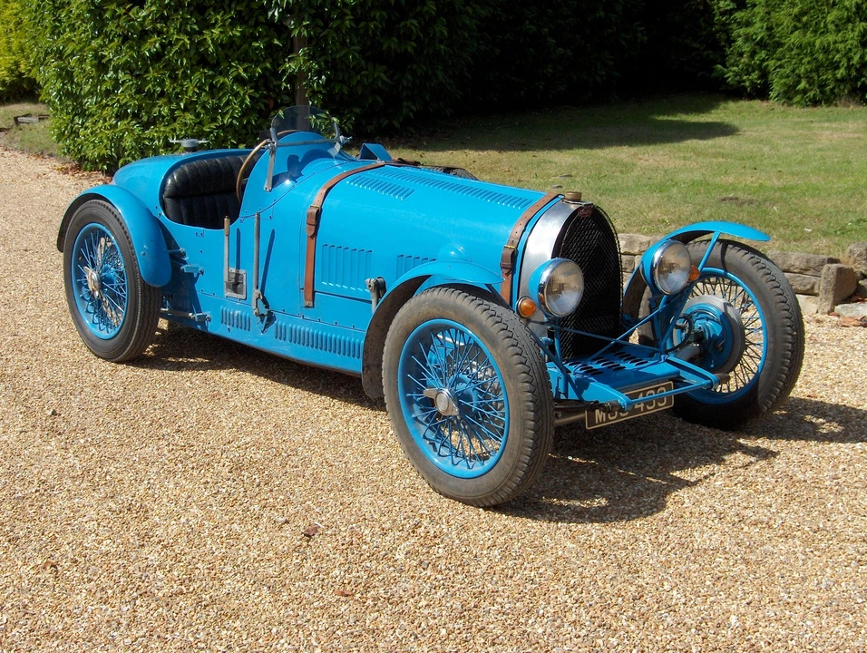 Bugatti - Image 2 of 3