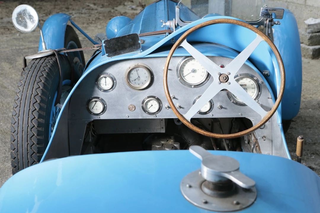 Bugatti - Image 4 of 7