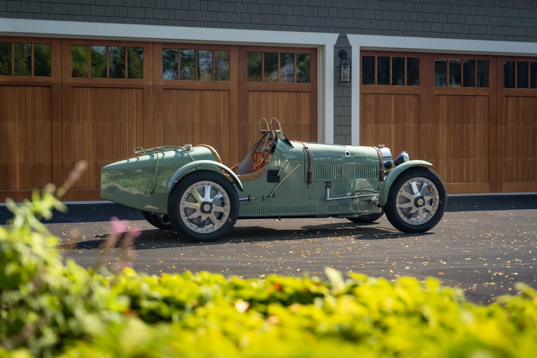 Bugatti - Image 25 of 31