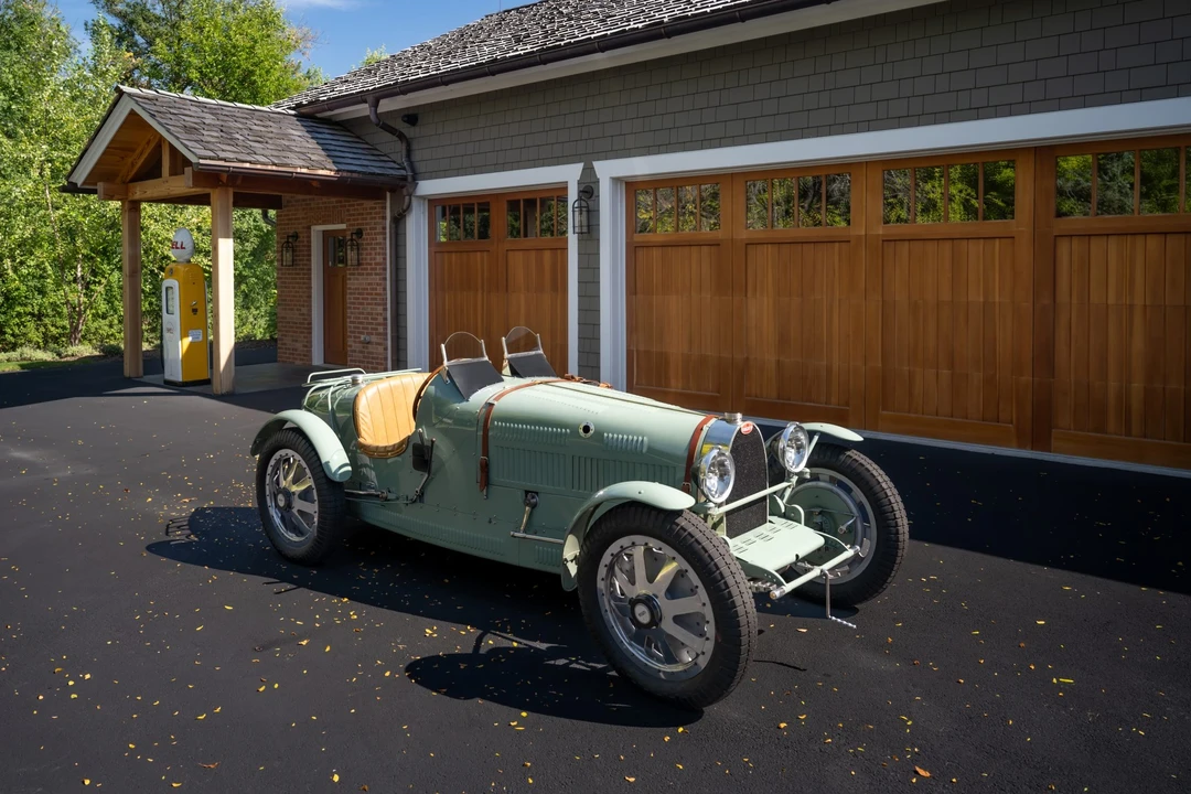 Bugatti - Image 16 of 31