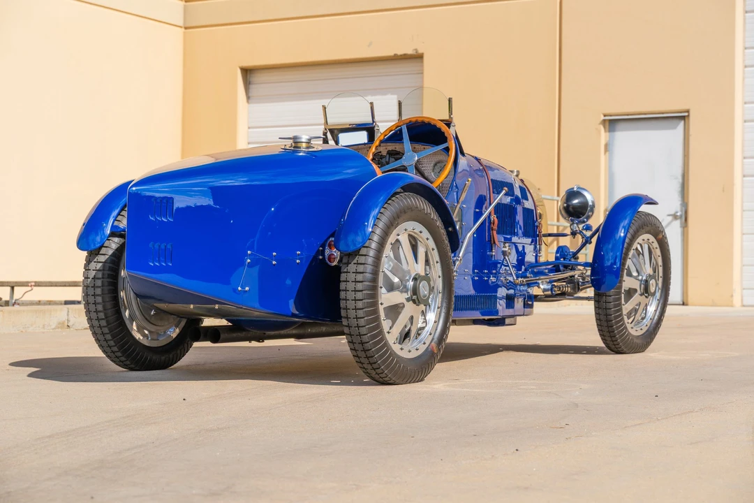 Bugatti - Image 7 of 31