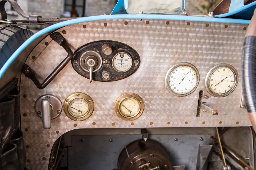 Bugatti - Image 2 of 31