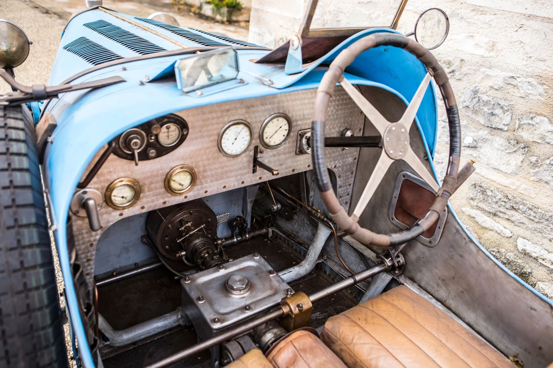 Bugatti - Image 4 of 31