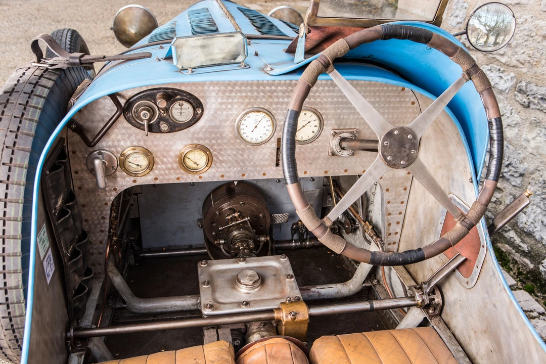 Bugatti - Image 3 of 31