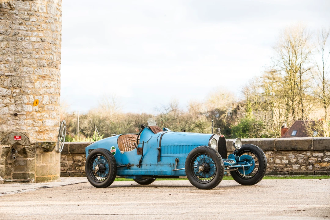 Bugatti - Image 8 of 31
