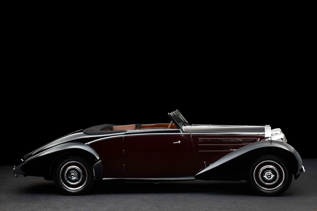 Bugatti - Image 2 of 11