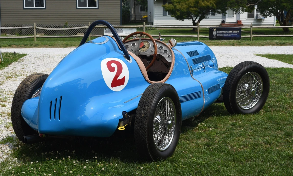 Bugatti - Image 8 of 31