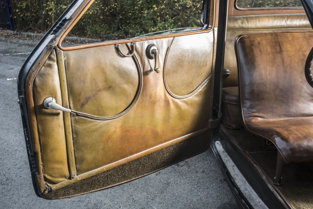 Bugatti - Image 17 of 28