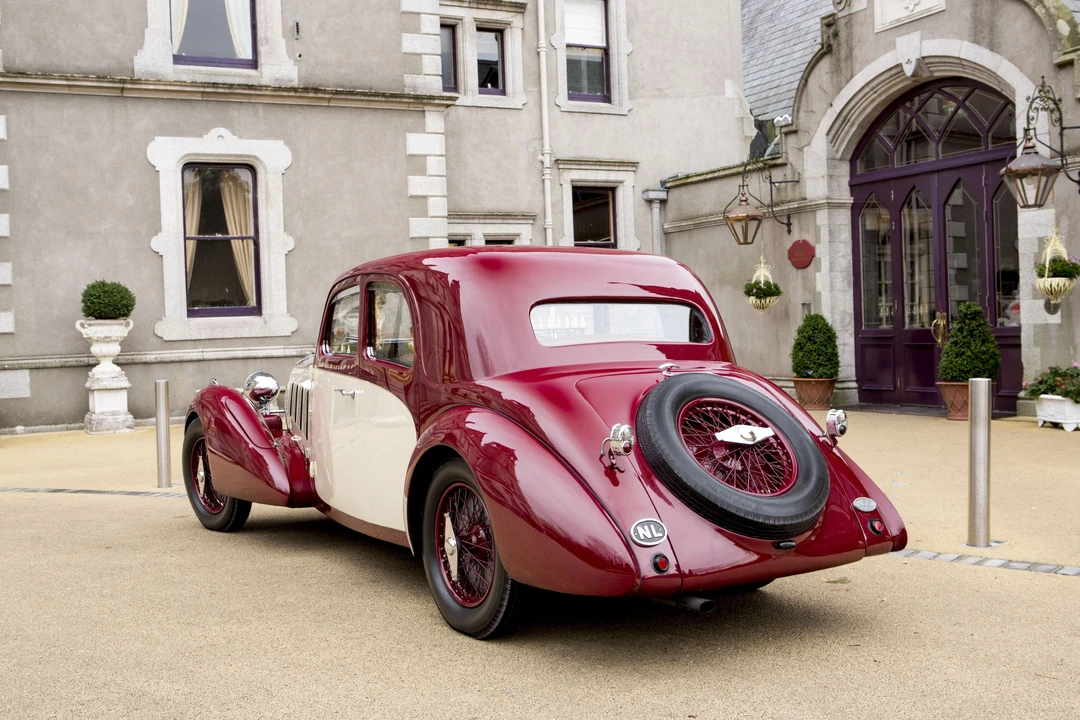 Bugatti - Image 6 of 31