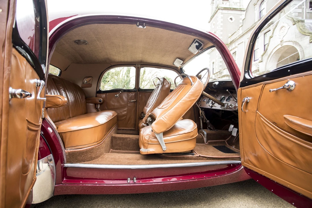 Bugatti - Image 25 of 31
