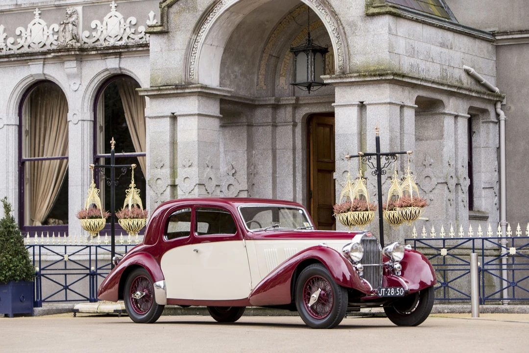 Bugatti - Image 2 of 31