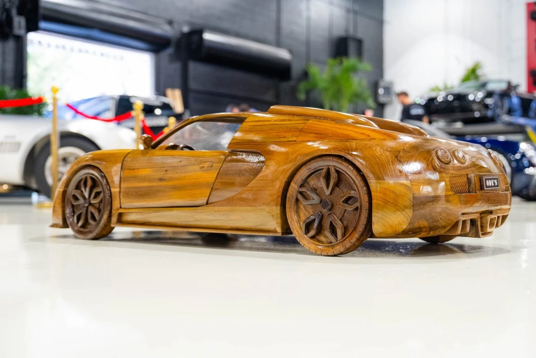 Parts & Memorabilia Scale Models - Image 2 of 7