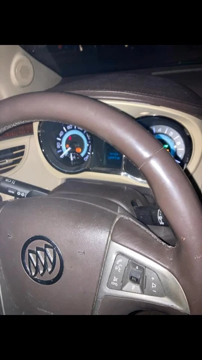 Buick LaCrosse - Image 5 of 5