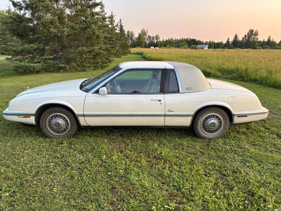 1991 Buick Riviera 4th-7th Gen - Image 2 of 14