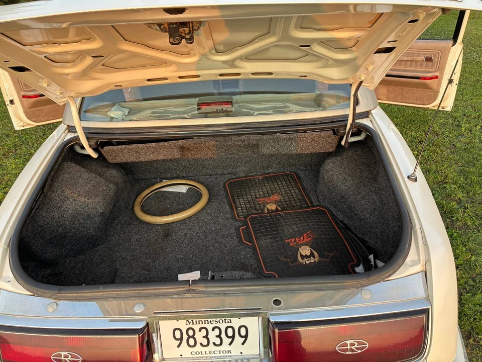 1991 Buick Riviera 4th-7th Gen - Image 7 of 14