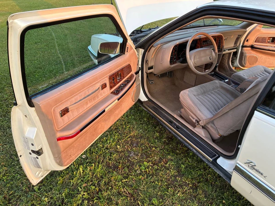 1991 Buick Riviera 4th-7th Gen - Image 9 of 14