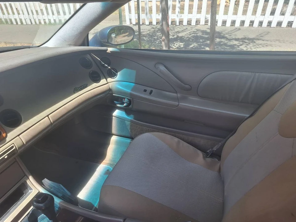1996 Buick Riviera 8th Gen - Image 6 of 8