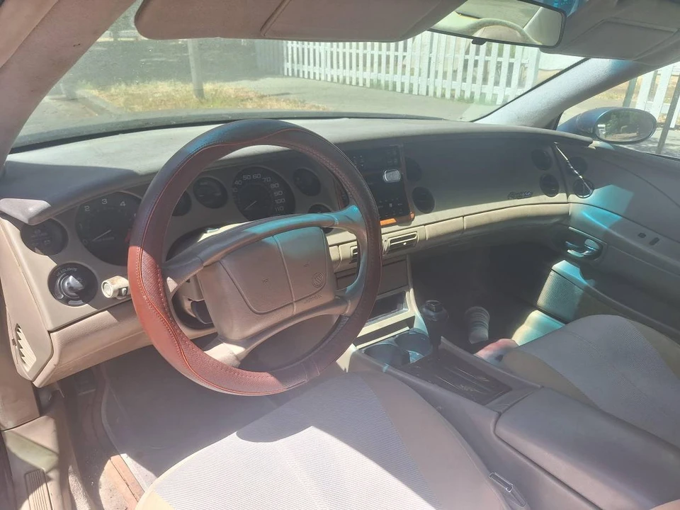 1996 Buick Riviera 8th Gen - Image 5 of 8