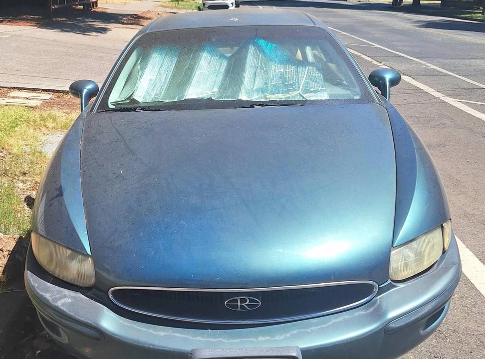 1996 Buick Riviera 8th Gen - Image 2 of 8