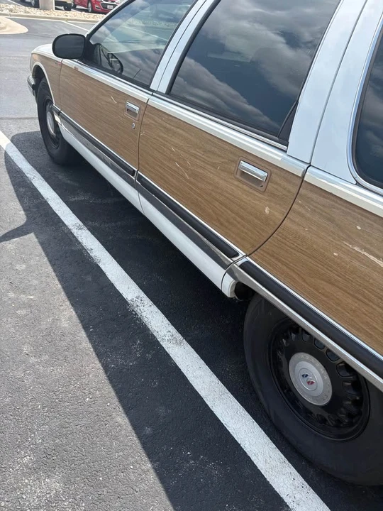 1996 Buick Roadmaster - Image 2 of 9