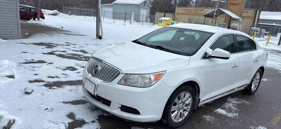Buick LaCrosse - Image 3 of 4