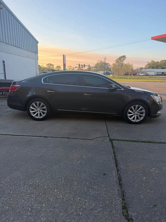 Buick LaCrosse - Image 2 of 7