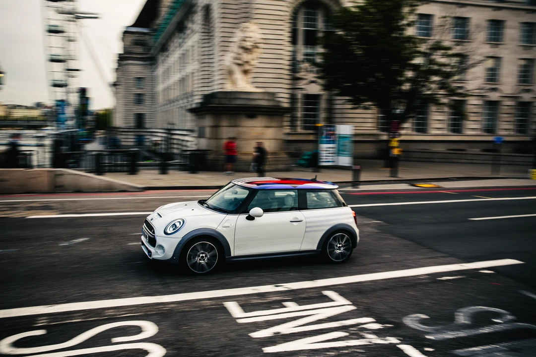 2018 Mini Mini Cooper S 3rd Gen - Image 15 of 31