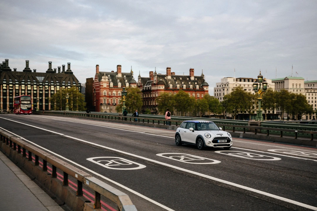 2018 Mini Mini Cooper S 3rd Gen - Image 17 of 31