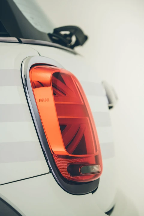 2018 Mini Mini Cooper S 3rd Gen - Image 5 of 31