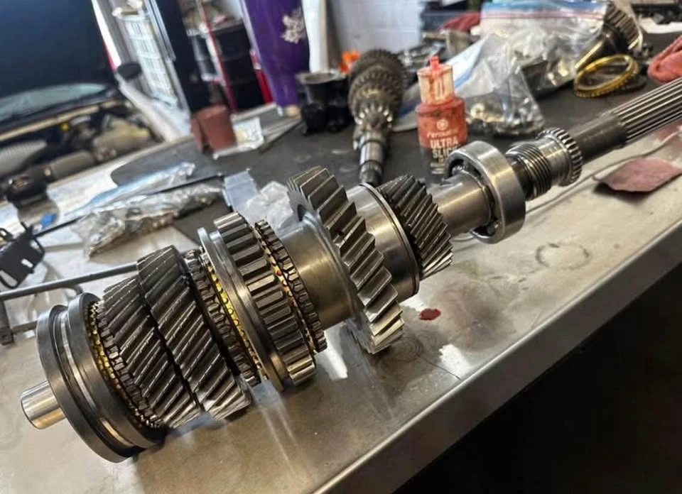 Parts & Memorabilia Gearboxes - Image 2 of 4