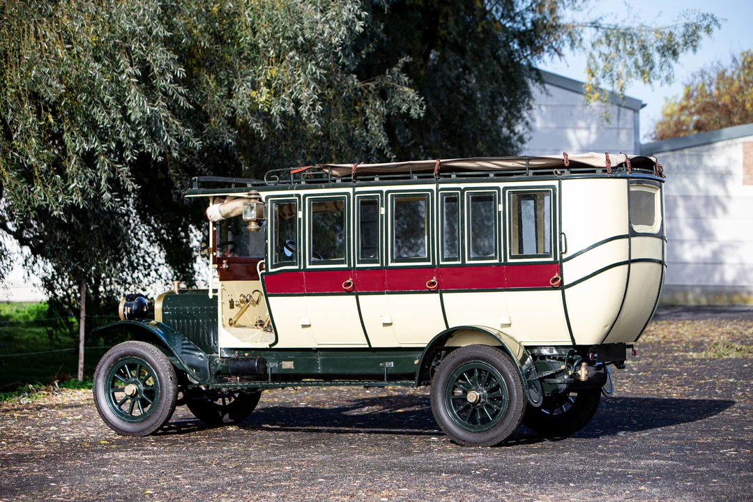 1915 Hispano-Suiza - Image 2 of 29