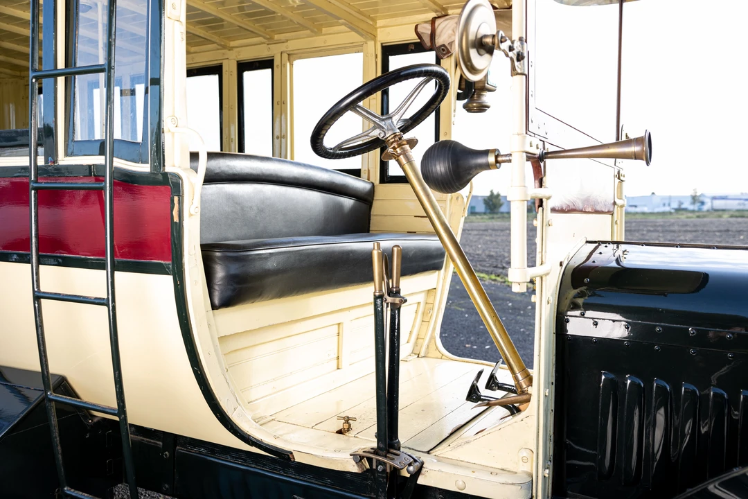1915 Hispano-Suiza - Image 8 of 29
