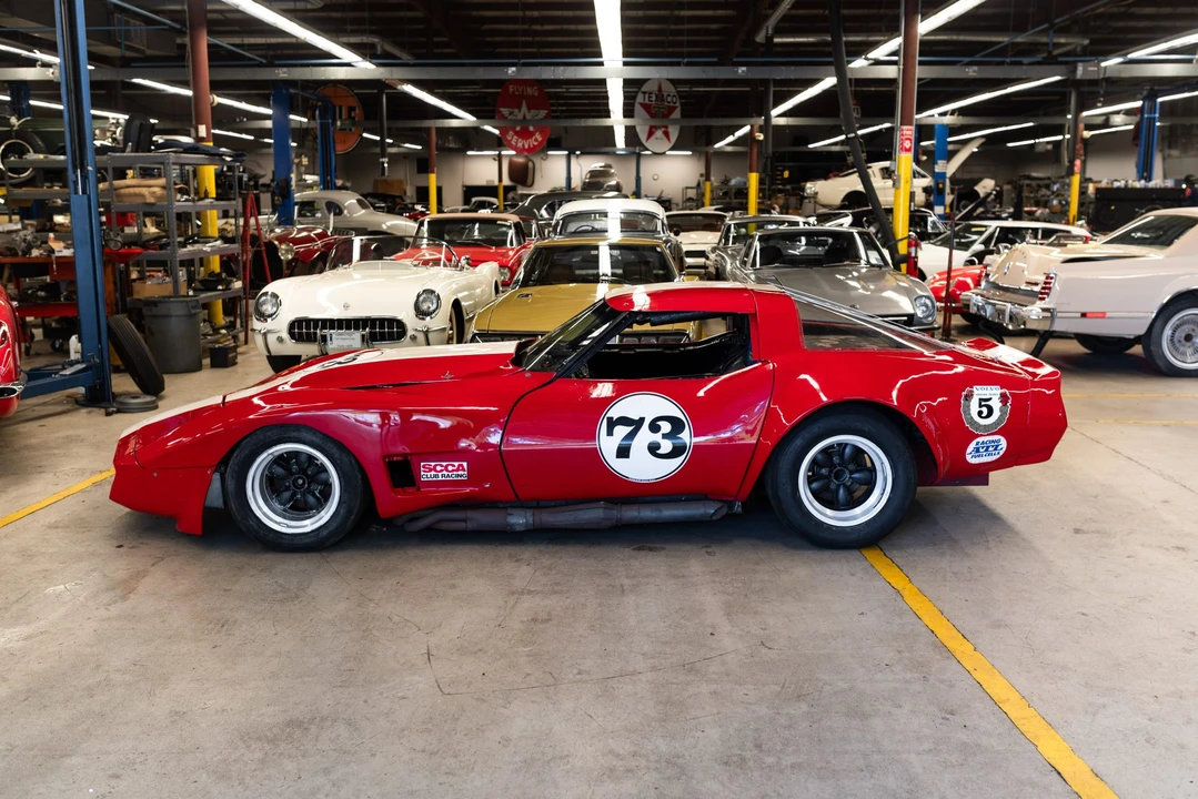 Chevrolet Corvette C3 - Image 15 of 31