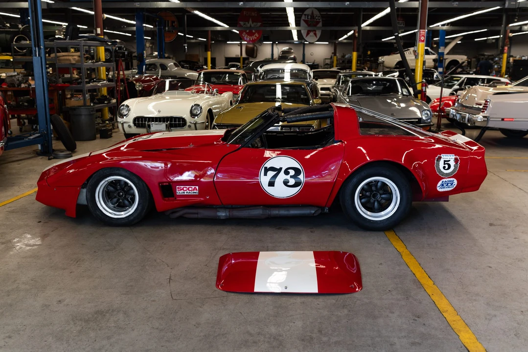 Chevrolet Corvette C3 - Image 17 of 31