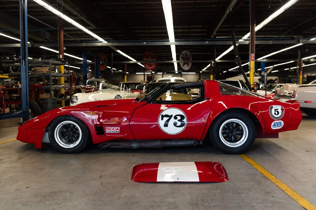 Chevrolet Corvette C3 - Image 18 of 31